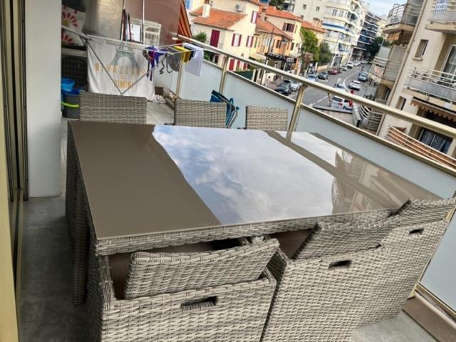 Emplacement De Premier Ordre En Bas Des Plages Et Des Commerces Juan-les-Pins Zewnętrze zdjęcie